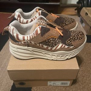 Women UGG sneakers size 7 1/2